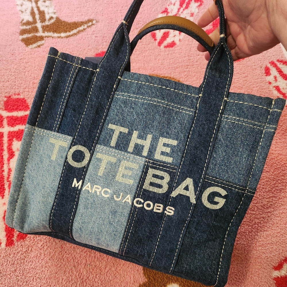 Marc Jacobs The Tote Bag in denim!